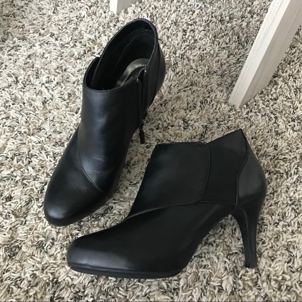 Me Too Women's Ankle leather Boots